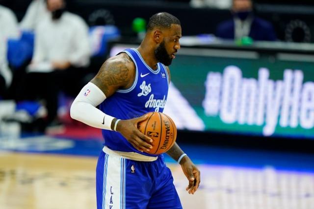 NBA历史上仅五人能多次单场打出30+20+10，约基奇成第二